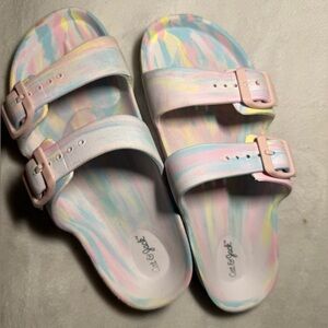 Cat & Jack brand girl's tie-dye slip-on footbed sandals Sz. 4-4.5 (9” long)